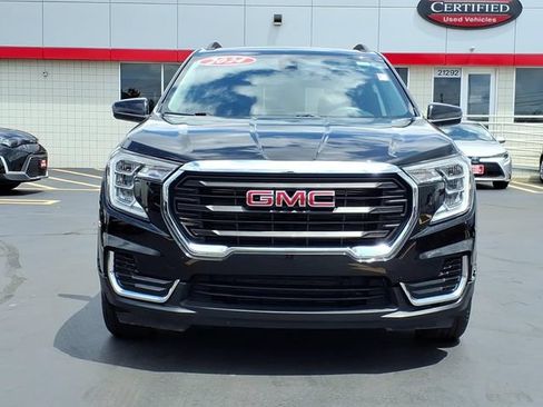 Used 2024 GMC Terrain SLE w/ Driver Convenience Package FWD image 2