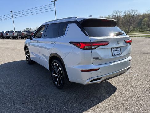Used 2023 Mitsubishi Outlander SEL AWD/4WD image 3