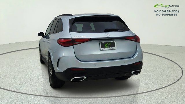 Used 2025 Mercedes-Benz GLC 300 4MATIC image 5