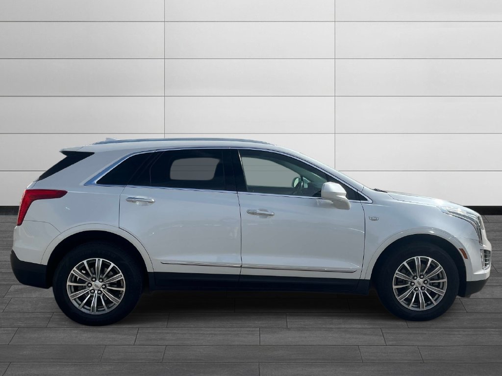 Used 2017 Cadillac XT5 Luxury w/ Driver Awareness Package FWD image 6