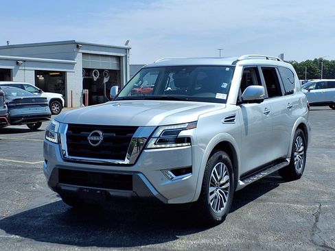 Used 2024 Nissan Armada SL w/ Captain's Chairs Package AWD/4WD image 2