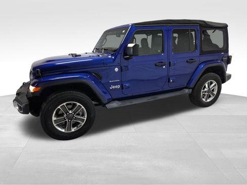 Used 2018 Jeep Wrangler Unlimited Sahara w/ Dual Top Group image 15