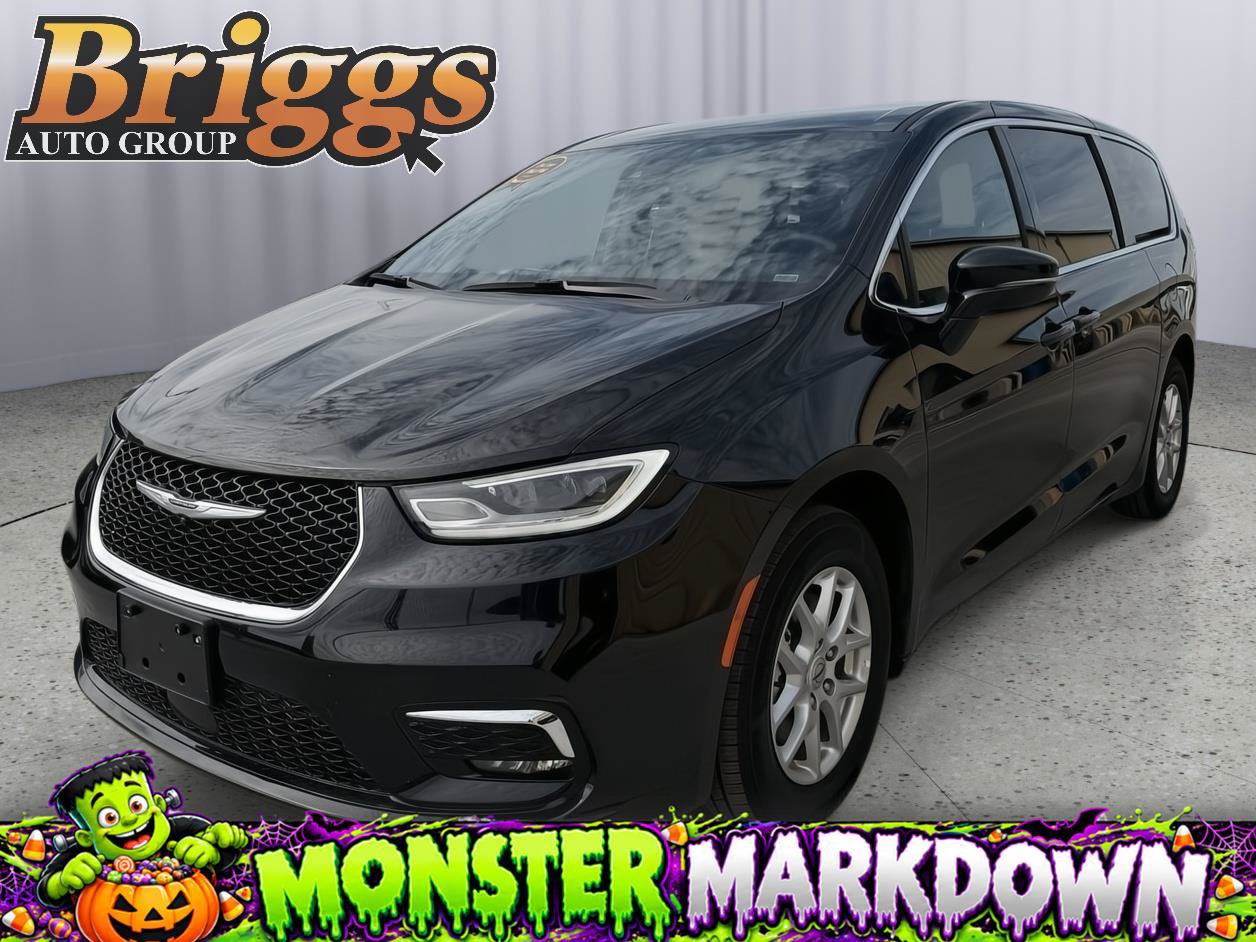 Used 2025 Chrysler Pacifica Select FWD image 1