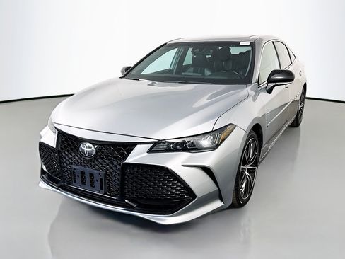 Used 2020 Toyota Avalon XSE image 4
