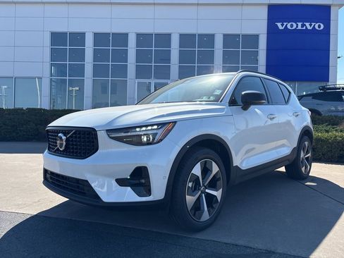 New 2026 Volvo XC40 B5 Plus w/ Protection Package Premier AWD/4WD image 45