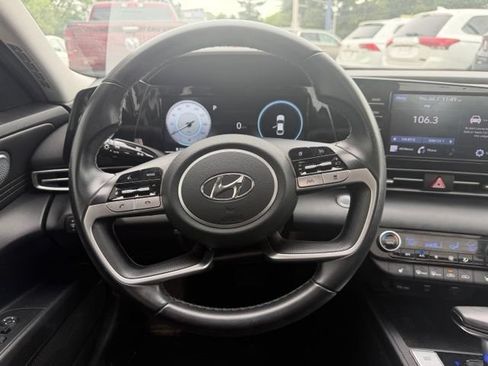 Used 2022 Hyundai Elantra SEL w/ Convenience + Premium Package FWD image 19