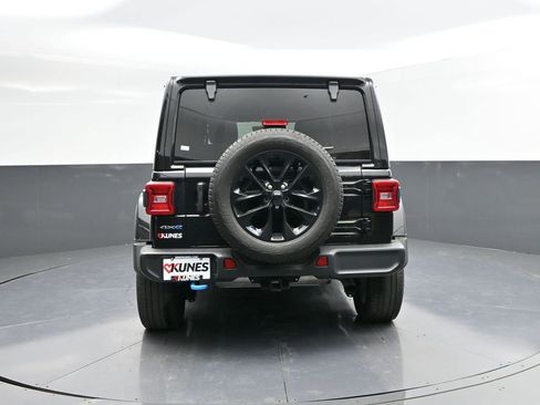 Used 2022 Jeep Wrangler Unlimited Sahara w/ Cold Weather Group image 6