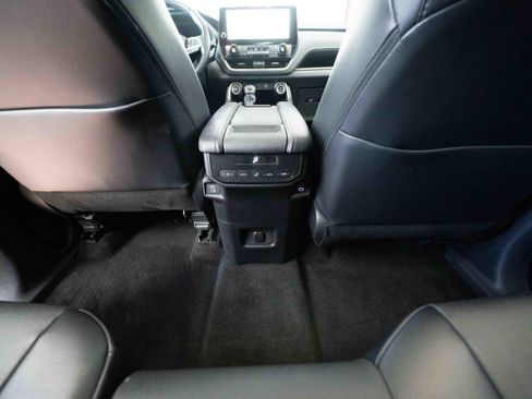 Used 2024 Toyota Grand Highlander XLE image 22