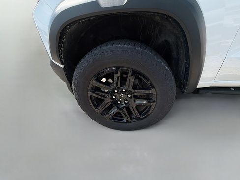 Used 2023 Chevrolet Colorado Trail Boss w/ Technology Package AWD/4WD image 9
