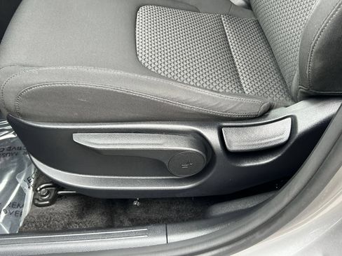 Used 2025 Kia Sportage LX FWD image 23