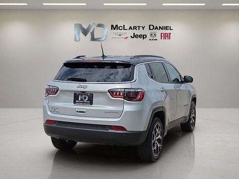 Used 2025 Jeep Compass Limited AWD/4WD image 5