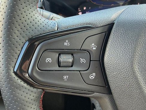 Used 2024 Chevrolet Trax RS w/ Sunroof Package FWD image 18