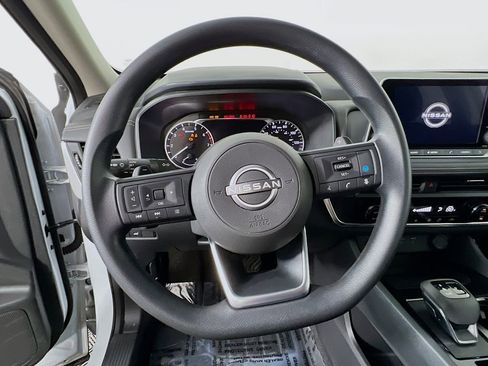 Used 2024 Nissan Rogue SV image 10