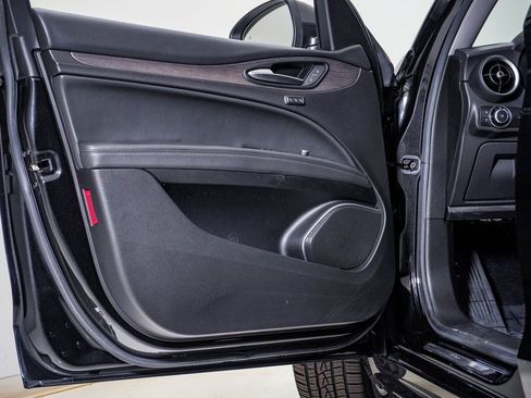 Used 2020 Alfa Romeo Stelvio Ti w/ Nero Edizione image 26