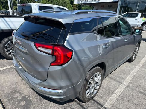 Used 2023 GMC Terrain Denali w/ Denali Premium Package AWD/4WD image 4