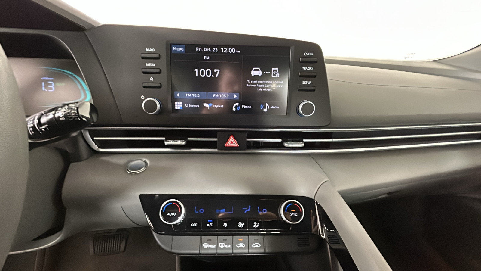 Used 2025 Hyundai Elantra Hybrid FWD image 28