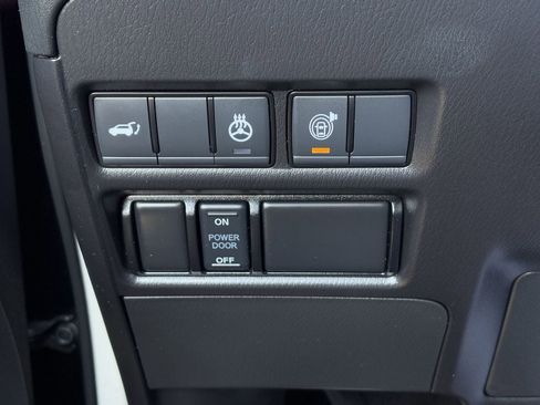 Used 2023 Nissan Armada SL w/ Captain's Chairs Package image 24