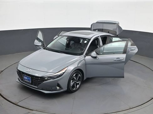 Certified 2021 Hyundai Elantra Limited FWD image 44