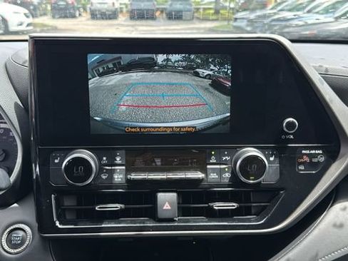 Used 2023 Toyota Highlander XLE FWD image 24