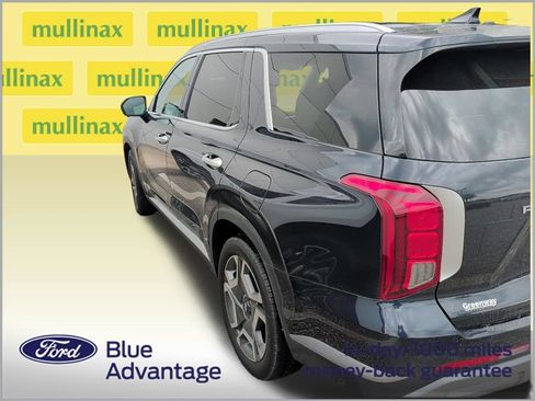Used 2024 Hyundai Palisade SEL w/ Premium Package FWD image 3
