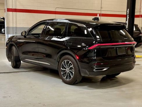 Used 2024 Lincoln Nautilus Premier AWD/4WD image 2