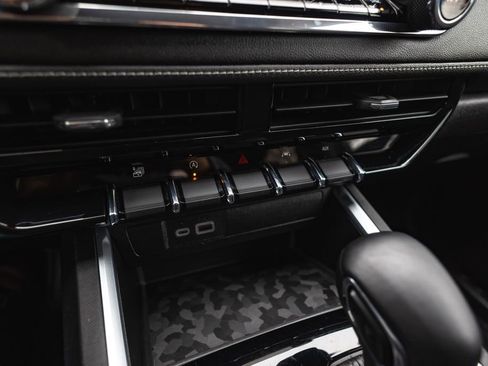 Used 2024 Chevrolet Colorado LT w/ LT Convenience Package image 7