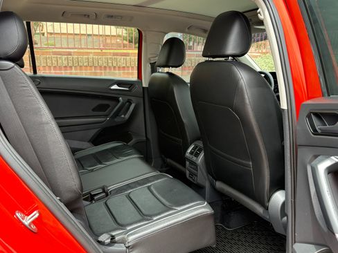 Used 2018 Volkswagen Tiguan SEL Premium FWD image 12