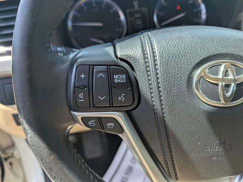 Used 2014 Toyota Highlander Limited AWD/4WD image 16