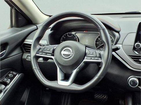 Used 2024 Nissan Altima 2.5 SR FWD image 14