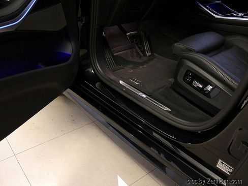 Certified 2025 BMW X7 xDrive40i w/ M Sport Package image 30