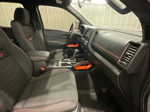 Used 2024 Nissan Frontier PRO-4X w/ Technology Package AWD/4WD image 13