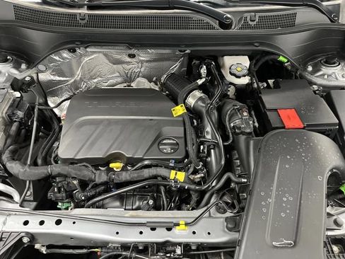 Used 2024 Chevrolet Trax RS w/ Sunroof Package image 35