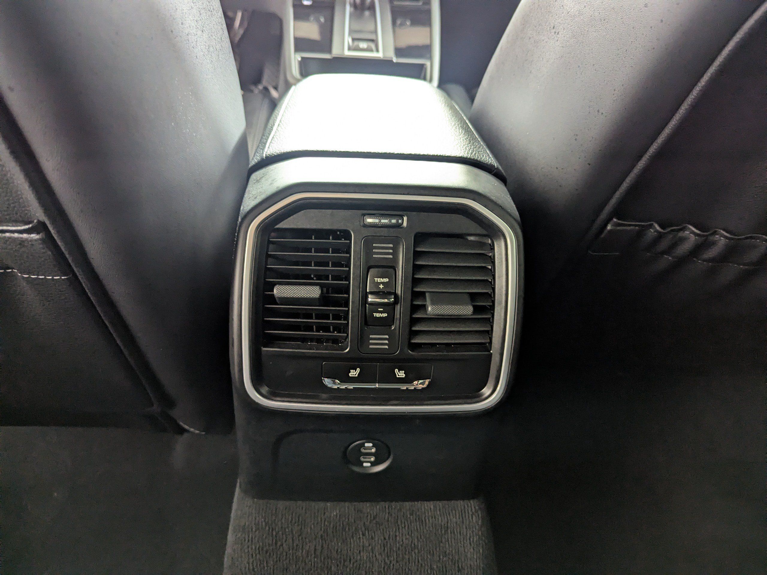 Used 2026 Porsche Macan AWD/4WD image 13