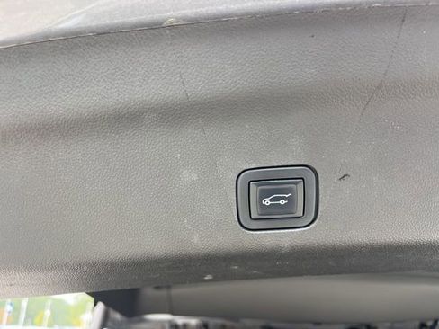 Used 2022 Chevrolet Tahoe Z71 w/ Luxury Package image 8