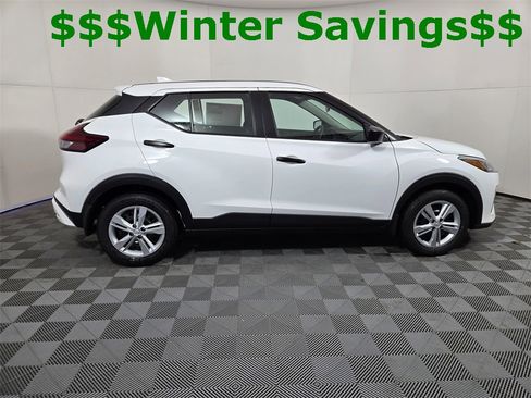 New 2025 Nissan Kicks Play S image 2