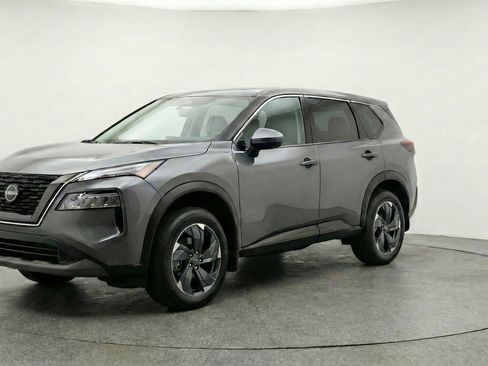 Used 2025 Nissan Rogue SV FWD image 3