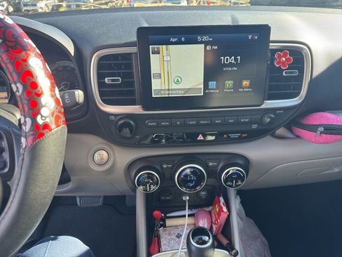 Used 2020 Hyundai Venue SEL w/ Convenience + Premium Package image 5