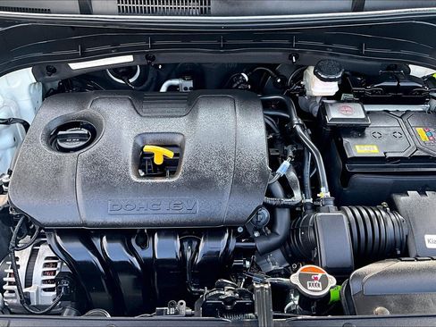 Used 2025 Kia Soul LX w/ LX Technology Package FWD image 9