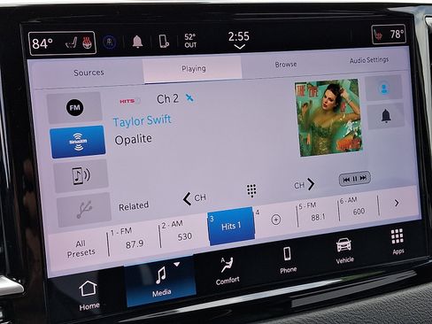 Used 2023 Chrysler Pacifica Touring-L FWD image 18