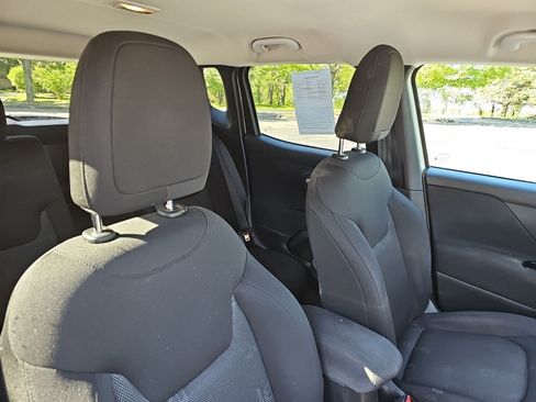 Used 2015 Jeep Renegade Latitude w/ Popular Equipment Group AWD/4WD image 12