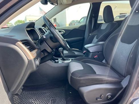 Used 2014 Jeep Cherokee Latitude w/ Comfort/Convenience Group AWD/4WD image 4