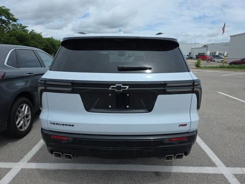 Used 2026 Chevrolet Traverse RS FWD image 4