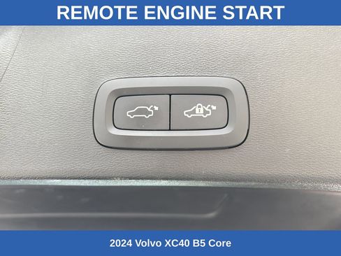 Used 2024 Volvo XC40 B5 Core image 10