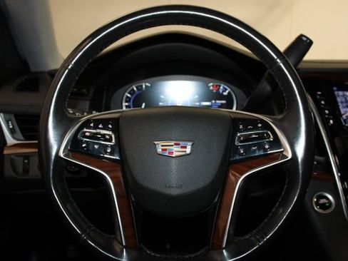 Used 2019 Cadillac Escalade Luxury AWD/4WD image 27