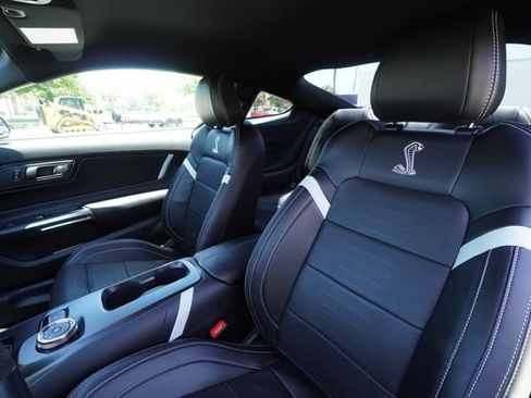 Used 2022 Ford Mustang Shelby GT500 w/ Technology Package RWD image 19