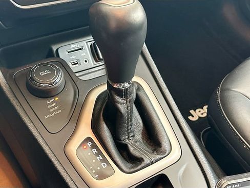 Used 2017 Jeep Cherokee Limited AWD/4WD image 18