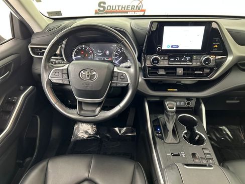 Used 2024 Toyota Highlander XLE image 18