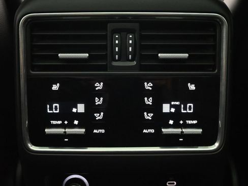 Certified 2022 Porsche Cayenne Turbo AWD/4WD image 23