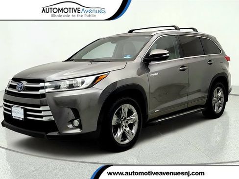 Used 2018 Toyota Highlander Limited Platinum AWD/4WD image 1