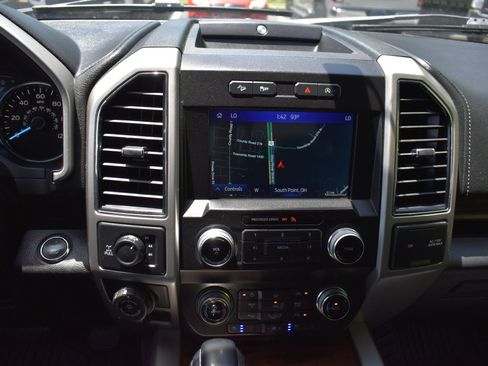 Used 2019 Ford F150 Lariat w/ Equipment Group 502A Luxury AWD/4WD image 22